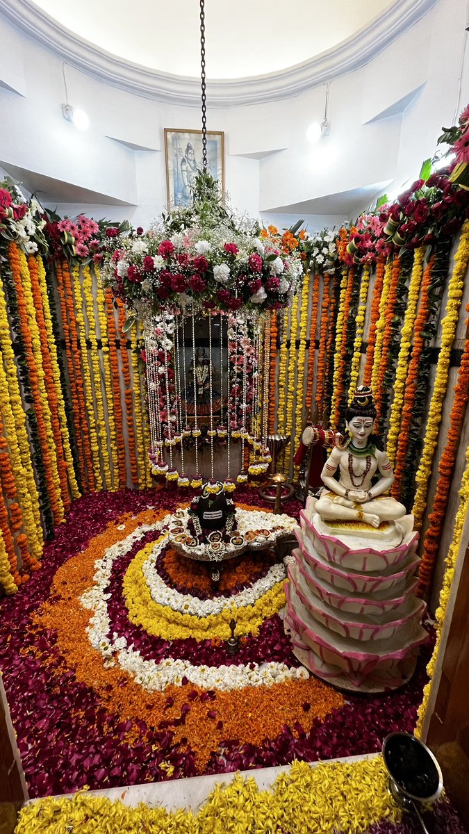 ARPIT_N_PATEL's tweet photo. नमस्ते अस्तु भगवन विश्र्वेश्र्वराय महादेवाय त्र्यम्बकाय त्रिपुरान्तकाय त्रिकालाग्निकालाय
कालाग्निरुद्राय नीलकण्ठाय मृत्युंजयाय सर्वेश्र्वराय सदाशिवाय श्रीमन् महादेवाय नमः 

My One And Only #Shambhooo

#મહાશિવરાત્રી  ૧૮-૨-૨૦૨૩

|| ॐ નમઃ શિવાય || https://t.co/2vUQkuKk1E