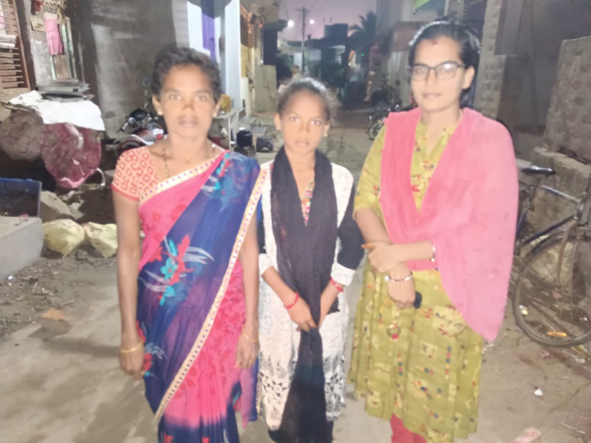 MMargadarshi's tweet photo. In the month of January 2023, our GLOW CLUB Mentor Urmila met the parents of the Girls and explained about Club activities, and requested the parents to involve the girls in GLOW CLUB activities

#globalglow #glowclub #mahilamargadarshi #girlsleadership #india #srikakulam https://t.co/ZZ2b8T87e1