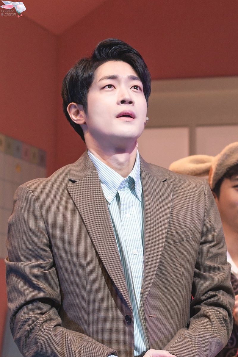 cherish__1011's tweet photo. 230202 뮤지컬 #앨리스 커튼콜

아빠｜ #박영수 https://t.co/mHF0UaliCL