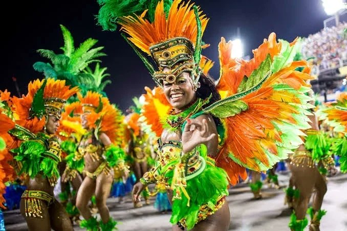 GlobalGood_News's tweet photo. Brazil's glitzy carnival returns in full form after Covid-19 pandemic. The country expects 46-million people to join the festivities that officially began on February 17 and run through Wednesday. 

#goodnews #globalgoodnews #goodnewsworld #Brazil #carnival2023 https://t.co/l9g8PfEIpS