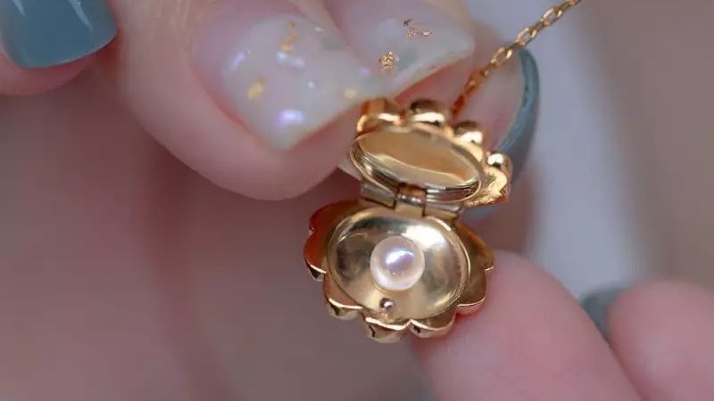300moods's tweet photo. Shell and pearl necklace 🐚 https://t.co/9t8Z8kpfLQ