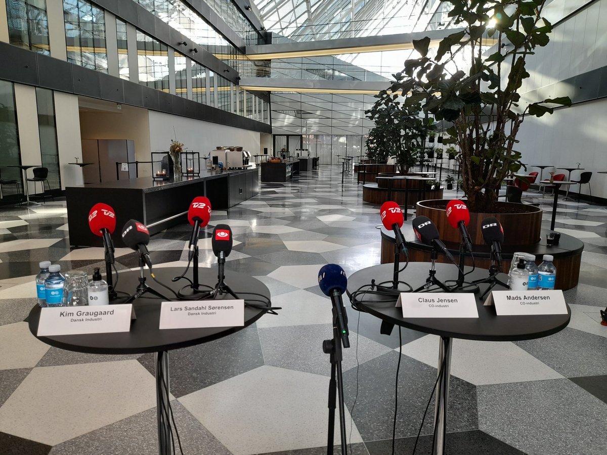 RIP fastelavn. Pressemøde hos DI om nye overenskomster for industrien #ok23 #arbejde #dkindustri