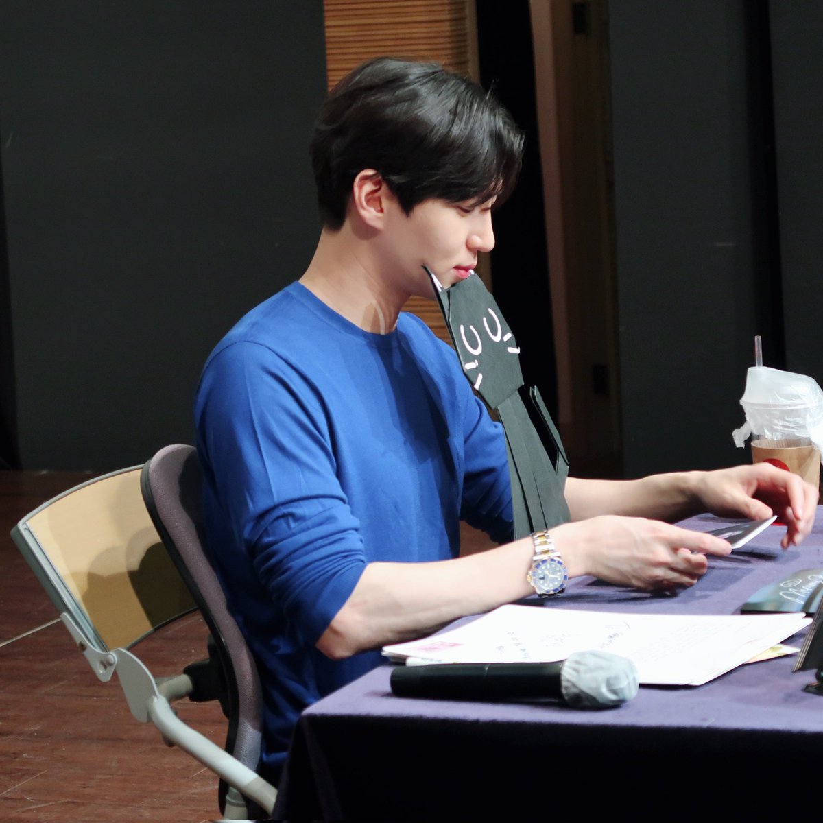 MarinaLeoN3010's tweet photo. @RealVIXX @JUNGTW_LEO Gorgeous and cute agent Jung Leo Taeknyangi, whose legs look even longer in tight black pants and who looks better than anyone in blue clothes, thank you for the atmosphere!
@JUNGTW_LEO The Best!
#빅스 #VIXX #LEO #정택운
#시즌그리팅 #Memory_Book https://t.co/bCtJieU69N