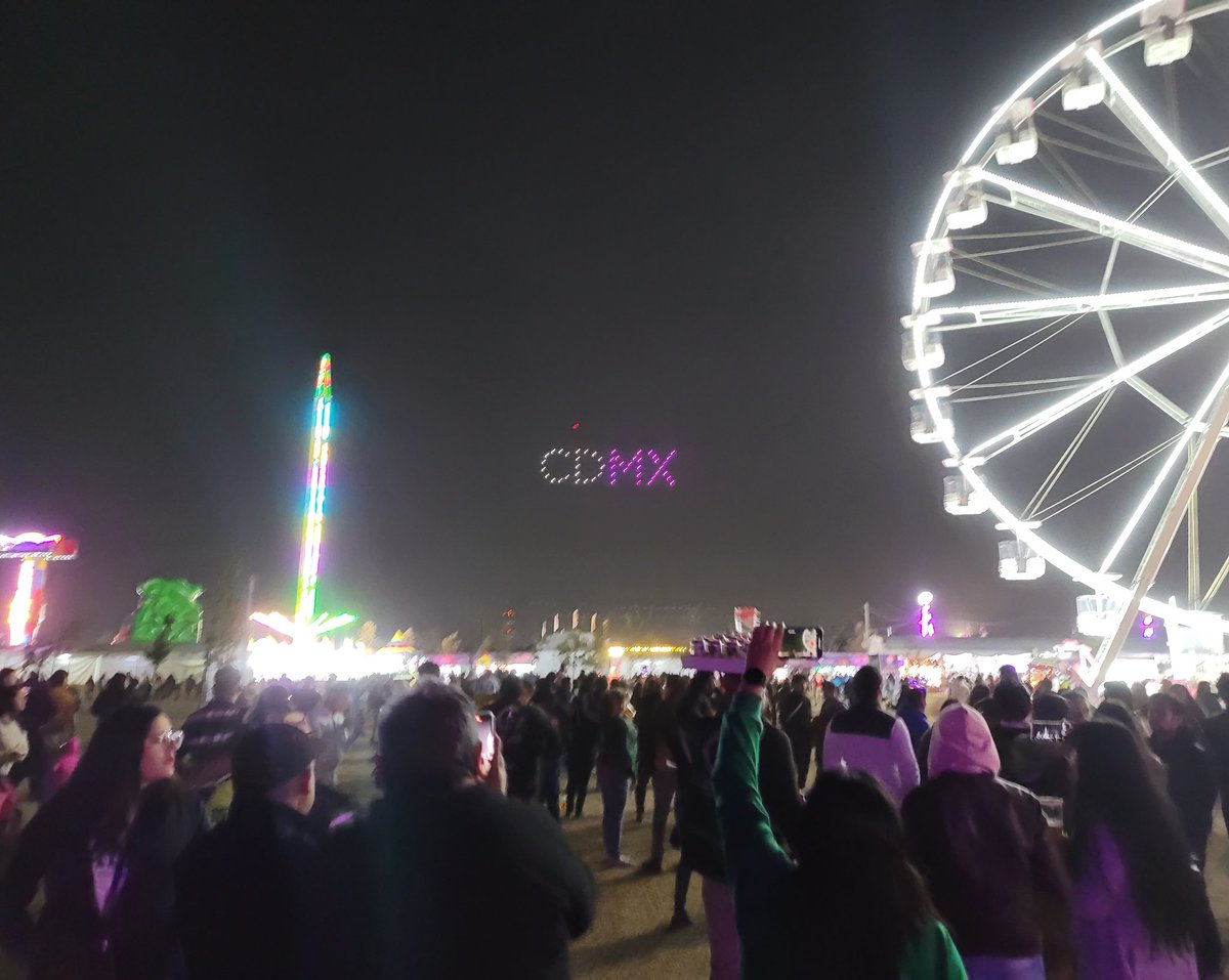 arqjauregui's tweet photo. CDMX
@LaGranFeriadeMX 
@PixelDroneMx 
#showdedrones
#droneshow
#lagranfeeiadecdmx
#dronelightshow
#feria https://t.co/KBNCy5m2Do