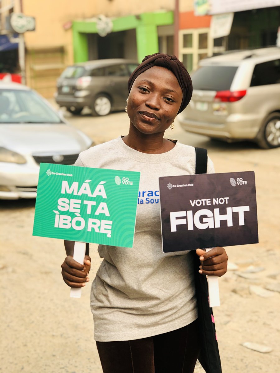 Rotasolidrock's tweet photo. and market men and women were captured in the sensitisation process. All voters education materials  were gracefully distributed completely.  The following are threads of pictorial and video evidences of the event.
#Govote 
@GovoteNg https://t.co/6RoeXx13Wv