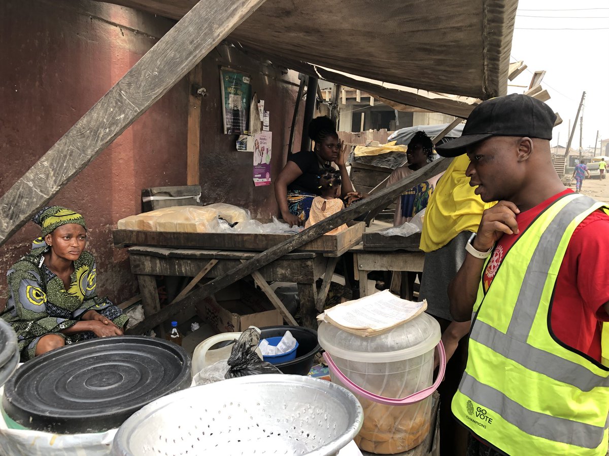 Rotasolidrock's tweet photo. After the campaign, members were treated to a koko and moimoi breakfast at a fast food joint in the neighbourhood. 
#votenotfight https://t.co/Eq1rXQevHs