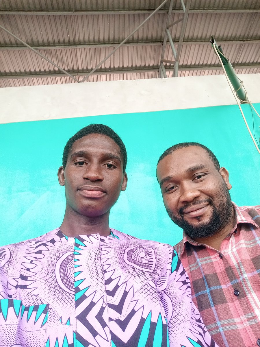 Live at The Samuel Ogbemudia Stadium.
Guess who I met?
Emmanuel Etim-Head of Sports @NigeriainfoFM
@coolfm
@Wazobiafm.LAGOS
It was a Great privilege meeting the best Sports Commentator in Nigeria.