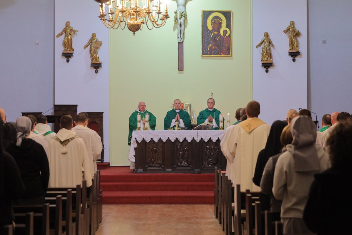 EpiskopatNews's tweet image. W Warszawie zakończyła się trzydniowa Kongregacja Duszpasterstwa Powołań w Polsce. Spotkanie było poświęcone m. in. korzystaniu z mediów. Przewodniczył bp Andrzej Przybylski, delegat KEP ds. Powołań.

#Relacja: bit.ly/3lRexl5
#Zdjęcia: bit.ly/3kaymDD