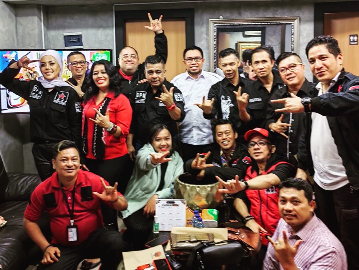 DrgRahajengW's tweet photo. RAPAT PLENO KE 55 DPN REPDEM JAKARTA
#PDIPERJUANGAN @PDI_Perjuangan @jokowi #repdem #repdembergerak #gotongroyong #indonesia #Jokowi https://t.co/6gR2ZfLxxO