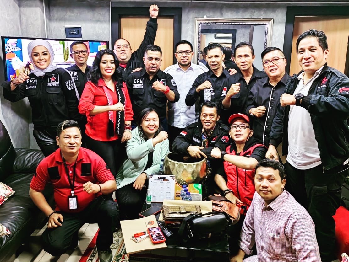 DrgRahajengW's tweet photo. RAPAT PLENO KE 55 DPN REPDEM JAKARTA
#PDIPERJUANGAN @PDI_Perjuangan @jokowi #repdem #repdembergerak #gotongroyong #indonesia #Jokowi https://t.co/6gR2ZfLxxO