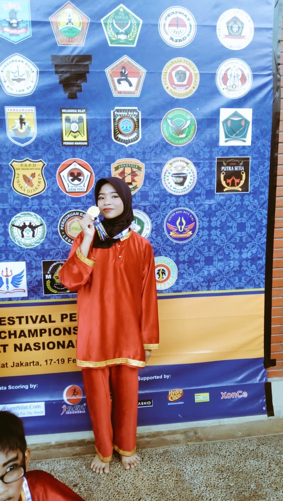 AliUsma33147430's tweet image. Alhamdulilah medali emas ke- 2 atas Laga pentas seni pencak silat turnamen tingkat Nasional piala Bank Mandiri
#IPSI
#SATYA_BHINEKA
#PADEPOKAN_PENCAK_SILAT_IND    
#TMII
#BANK_MANDIRI
#JUARA_UMUM