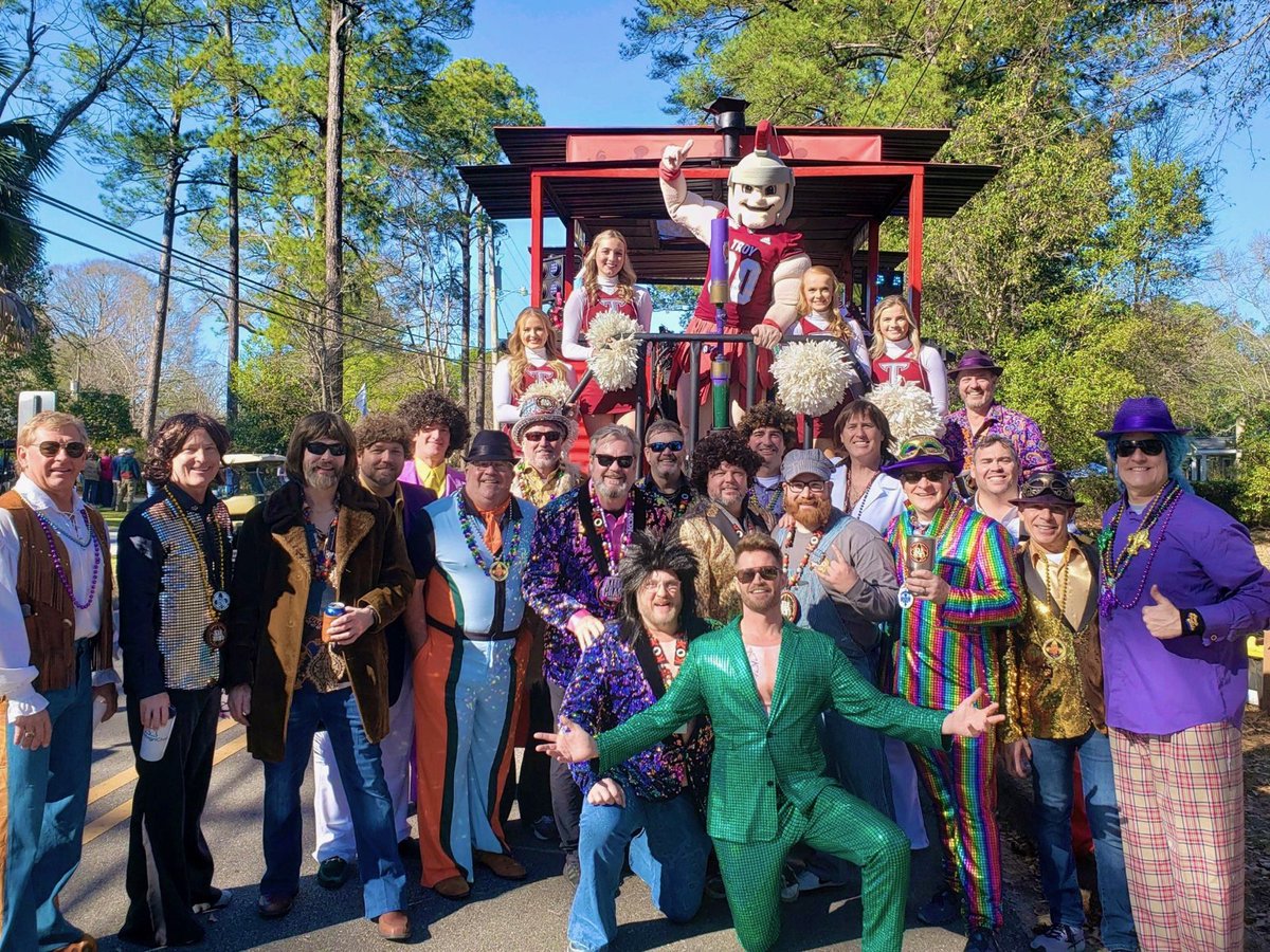 Looks like T-Roy had some fun in Dothan at the Mardi Gras Parade!

#OneTROY ⚔️