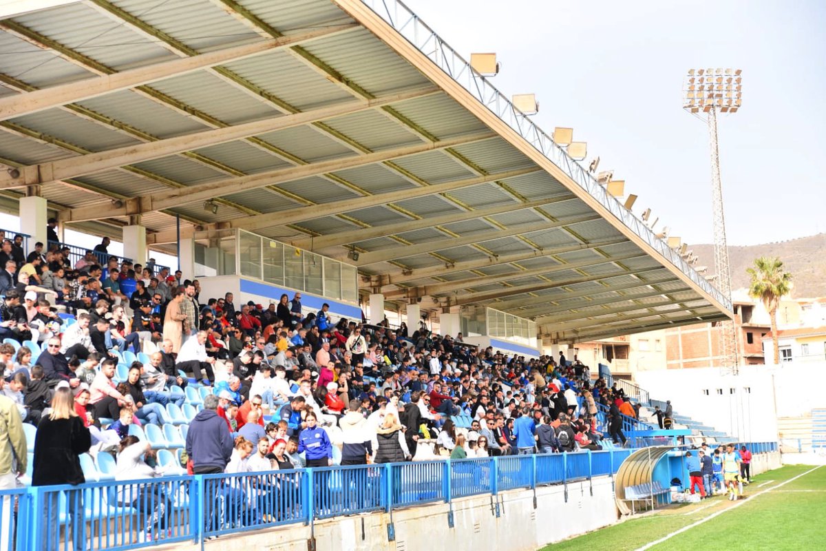 CFMOTRIL's tweet photo. No hay palabras para describir lo que está haciendo esta afición.
Dando apoyo, animando y dándole fuerzas al equipo durante todo el partido.
Mil gracias a todos los asistentes que habéis llenado las gradas del Escribano.
Todos juntos en lo que resta.
¡Vamos!
📸Vicente Garcia https://t.co/DWsUHnFBgU