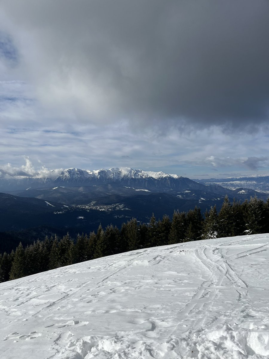 UltraSparrow's tweet photo. On the Piatra Mare Peak with good friends and with  Bucegi Mountains in the background. What else can you wish on a birthday? Happy birthday good friend! #piatramarepeak #trailrunning #ROMANIAMOUNTAINS #verix2 #makeyourbestperformance @EthicSportCZ https://t.co/5fu4EXfXSK