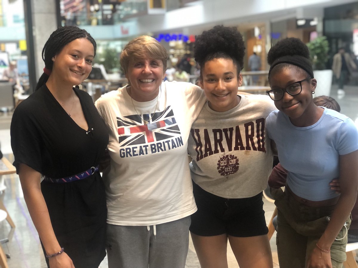 Today <a href="/janefig2/">janefig</a>  presented to coaches <a href="/BritAthletics/">British Athletics</a> so sad that I could not be there. Your an inspiration to all who have the privilege of meeting you. You always inspire my girls . Thanks Jane hope it went well. 🙌🏿