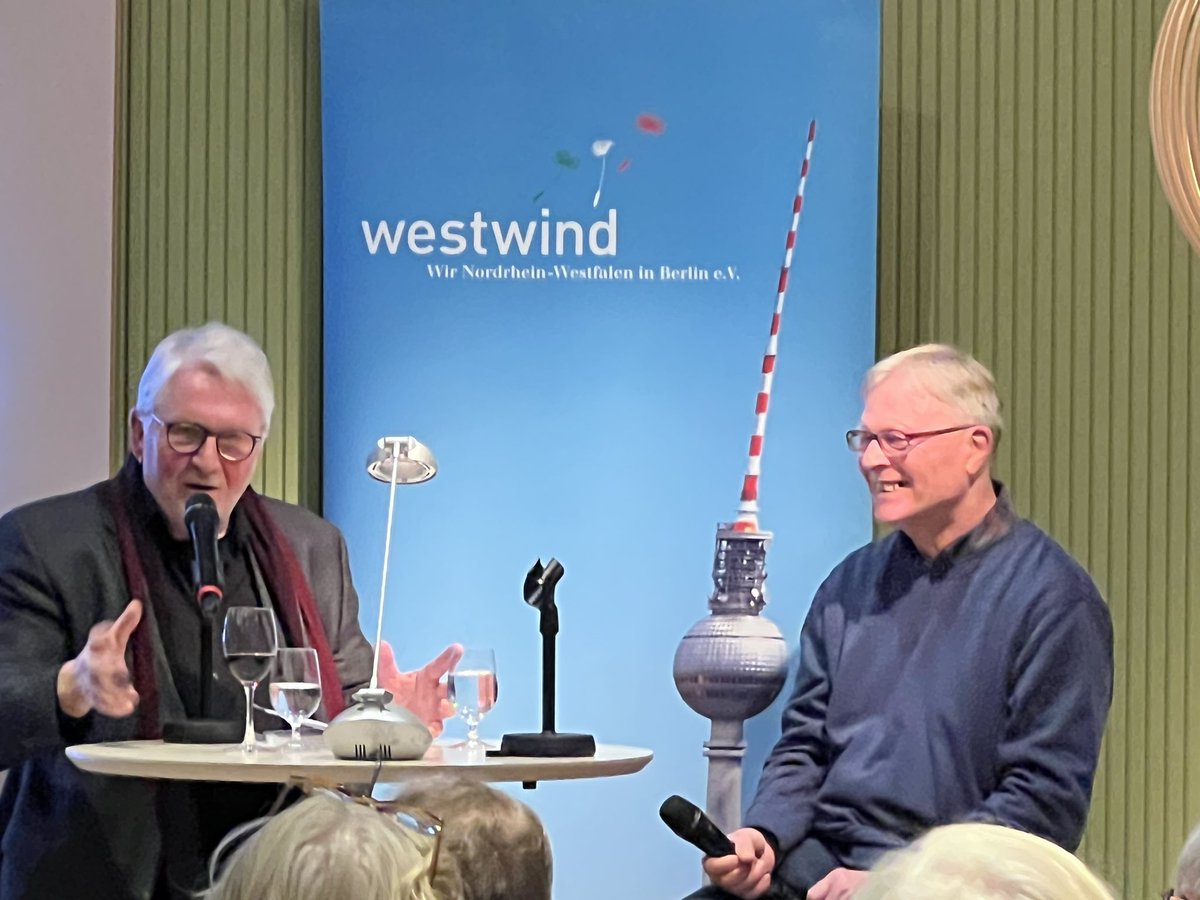 WESTWINDeV's tweet photo. Mehr als 45 Mitglieder des Westwind fesselte Gerhard Sauer am 15. Jan. 23 bei der Lesung „Strauße, wilde Würste und ein Dom“ mit einem spannenden Streifzug durchs Rheinland und Westfalen bis in die Uckermark! https://t.co/wP9woHhc6Y