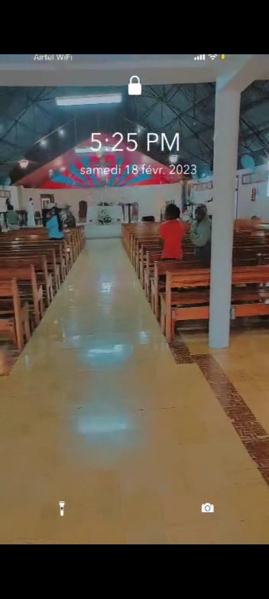 chantalmelie's tweet photo. À l'église St Vincent de Paul à #Thomassin hier à la messe du samedi qui est d'habitude bondée de monde. La messe a été célébrée en présence de huit personnes...

Bonjour #Haïti, Bonjour le monde!!! https://t.co/vKnBJNeTco