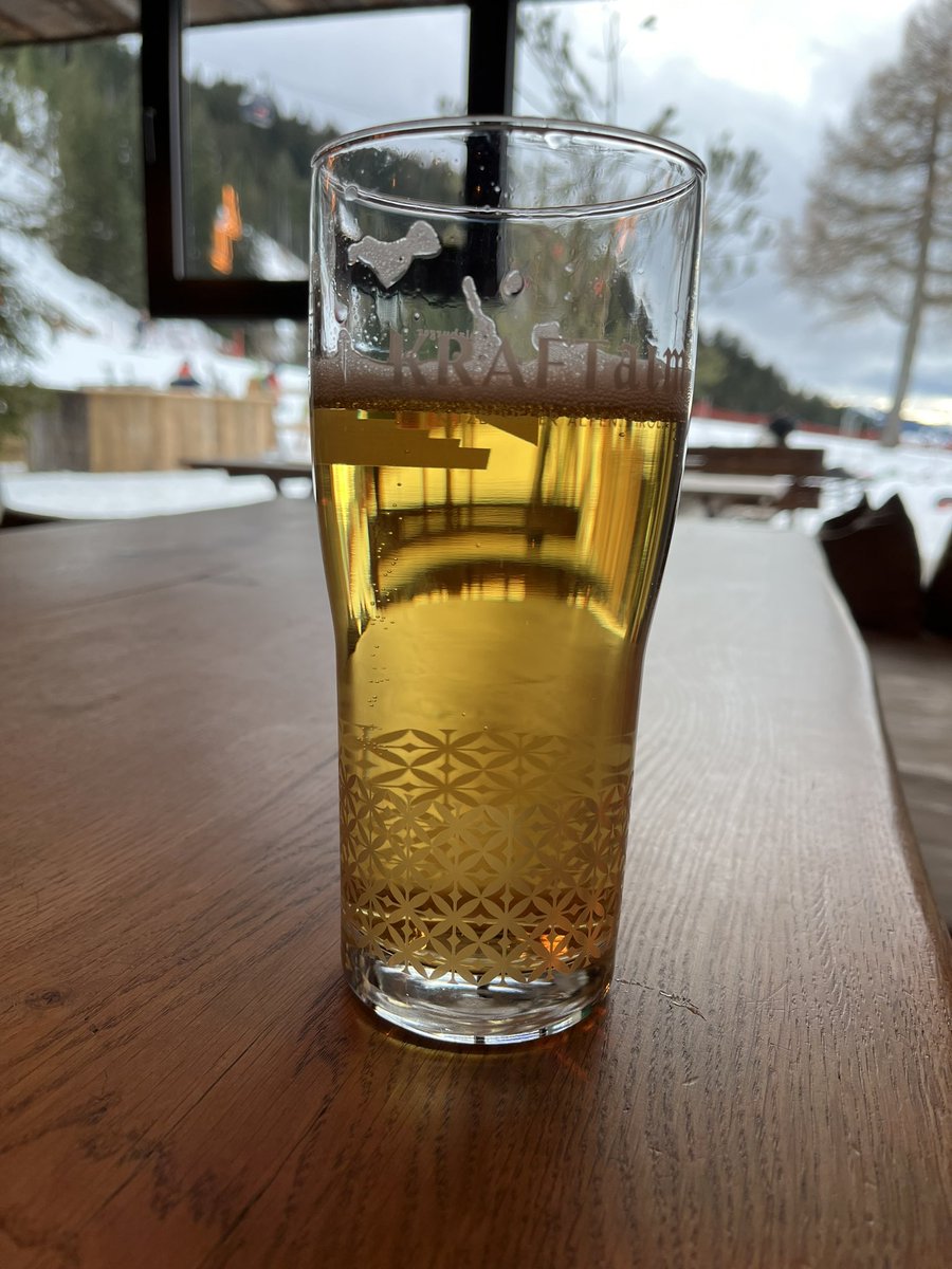 AlastairCooper's tweet photo. After 3 years and big lunch am rounding off my first day skiing In traditional fashion https://t.co/MKLVzM9d7q