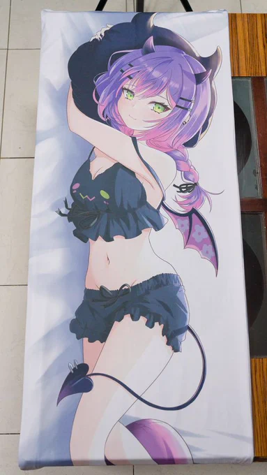 Jasa Cetak Dakimakura (Japan &amp; China Quality)Harga :- Tinta Jepang = Rp 300.000 / Pcs (Depan Belakang) - Tinta China = Rp 230.000 / Pcs (Depan Belakang)untuk pembelian 1 lusin (12 Pcs) akan mendapatkan diskon !!!Untuk Gallery   
