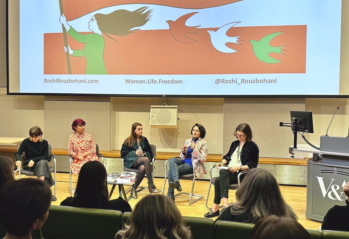 جمعه گذشته در موزه ویکتوریا و آلبرت لندن جمع شدیم تا به نام #زن_زندگی_آزادی از هنر و نقش زنان هنرمند در انقلاب اخیر و پیش از آن در رسیدن به آزادی صحبت کنیم.
به منابع معتبر خبری چون ۱۵۰۰ تصویر و #وحید‌آنلاین برای دنبال کردن اخبار اشاره کردیم. <a href="/Vahid/">Vahid Online</a> 
۱/۲