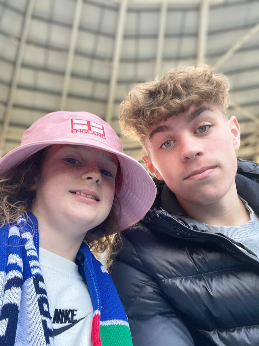 steph_doyle8's tweet photo. Showing her big brother how it’s done… come on @Lionesses ready to watch her favourite @Mdawg1bright ⚽️

#futurelioness
#cbsfanwall https://t.co/H8Xs0HzMxL