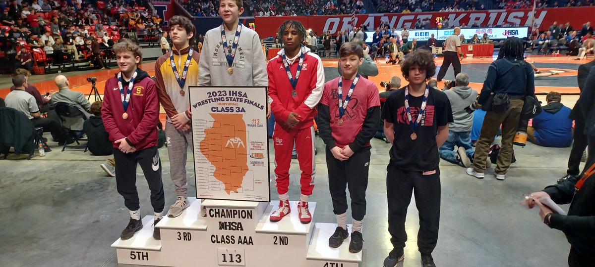 CoachFarwell's tweet image. Big weekend for @BataviaWrestler! 4 took on the IHSA State Wrestling tournament and 3 placed making them all state!
Ino Garcia 6th 
Cael Andrews 6th
Kaden Fetterolf 4th
Aiden Huck State Qualifier 
This group did amazing things this year. @BataviaAthletic @BataviaHS