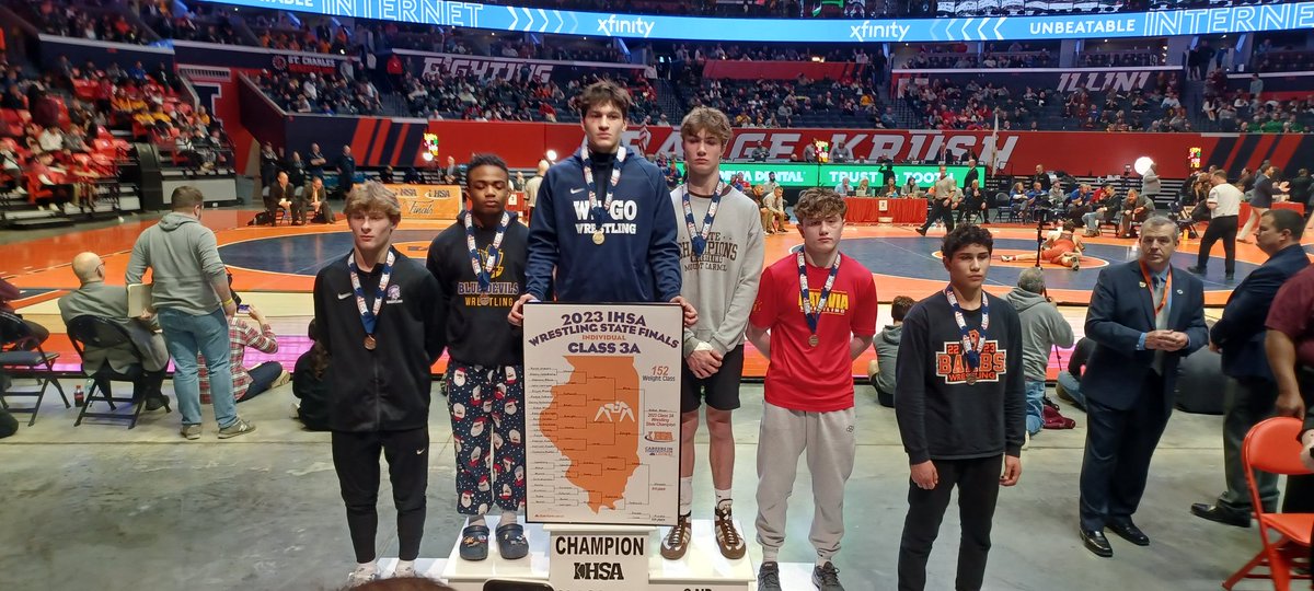 CoachFarwell's tweet image. Big weekend for @BataviaWrestler! 4 took on the IHSA State Wrestling tournament and 3 placed making them all state!
Ino Garcia 6th 
Cael Andrews 6th
Kaden Fetterolf 4th
Aiden Huck State Qualifier 
This group did amazing things this year. @BataviaAthletic @BataviaHS