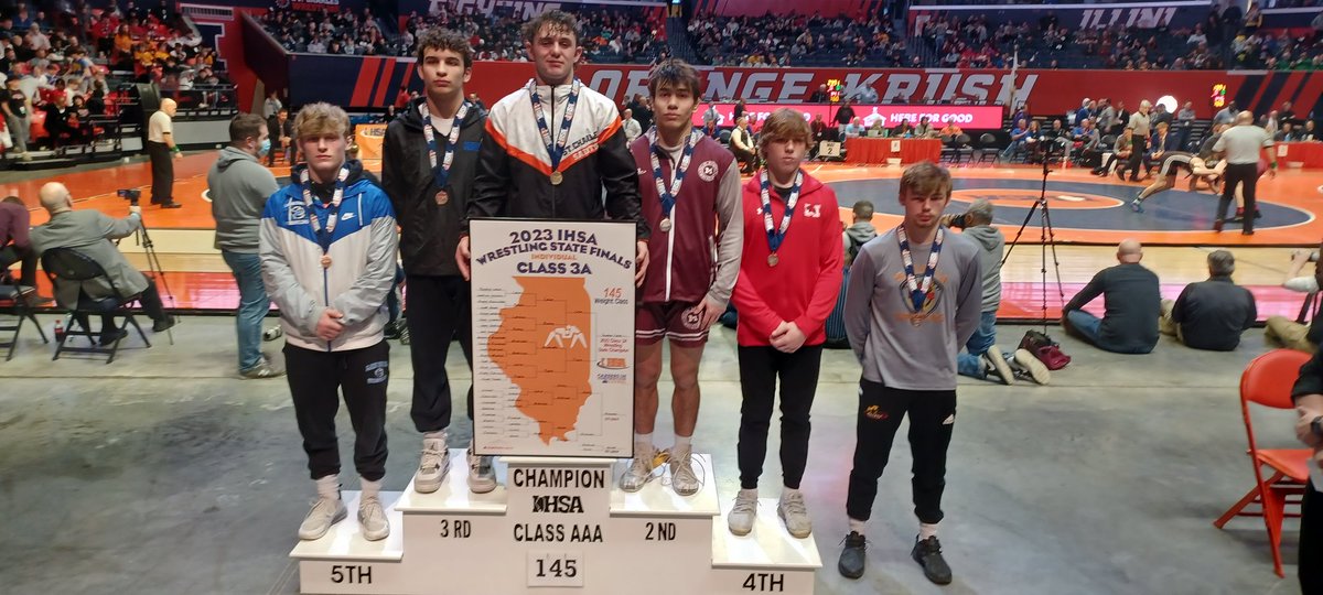 CoachFarwell's tweet image. Big weekend for @BataviaWrestler! 4 took on the IHSA State Wrestling tournament and 3 placed making them all state!
Ino Garcia 6th 
Cael Andrews 6th
Kaden Fetterolf 4th
Aiden Huck State Qualifier 
This group did amazing things this year. @BataviaAthletic @BataviaHS