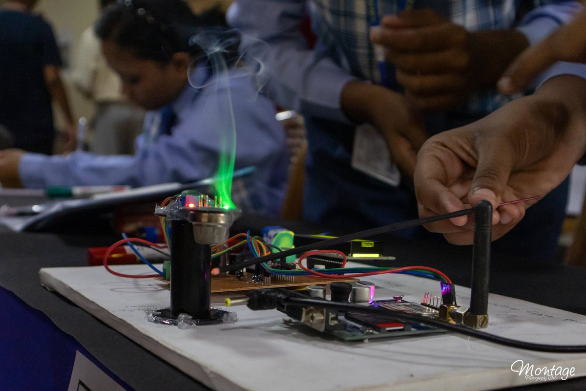 Techniche_IITG's tweet image. The Day-2 of the annual techno-management fest of IIT Guwahati, Techniche&apos;22 ended with a bang!

Here are a few highlights from day 2 of Techniche&apos;22.

#techniche #techniche2022 #iitg #updates #events #workshops #competitions #lectureseries #exhibitions #culture #sports #pronites