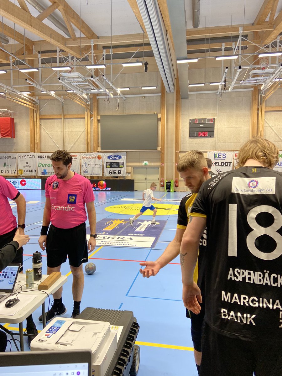 Verkligen på golvnivå handboll ⁦<a href="/Radiosporten/">Radiosporten</a>⁩ Aranäs - Hammarby i sportextra.