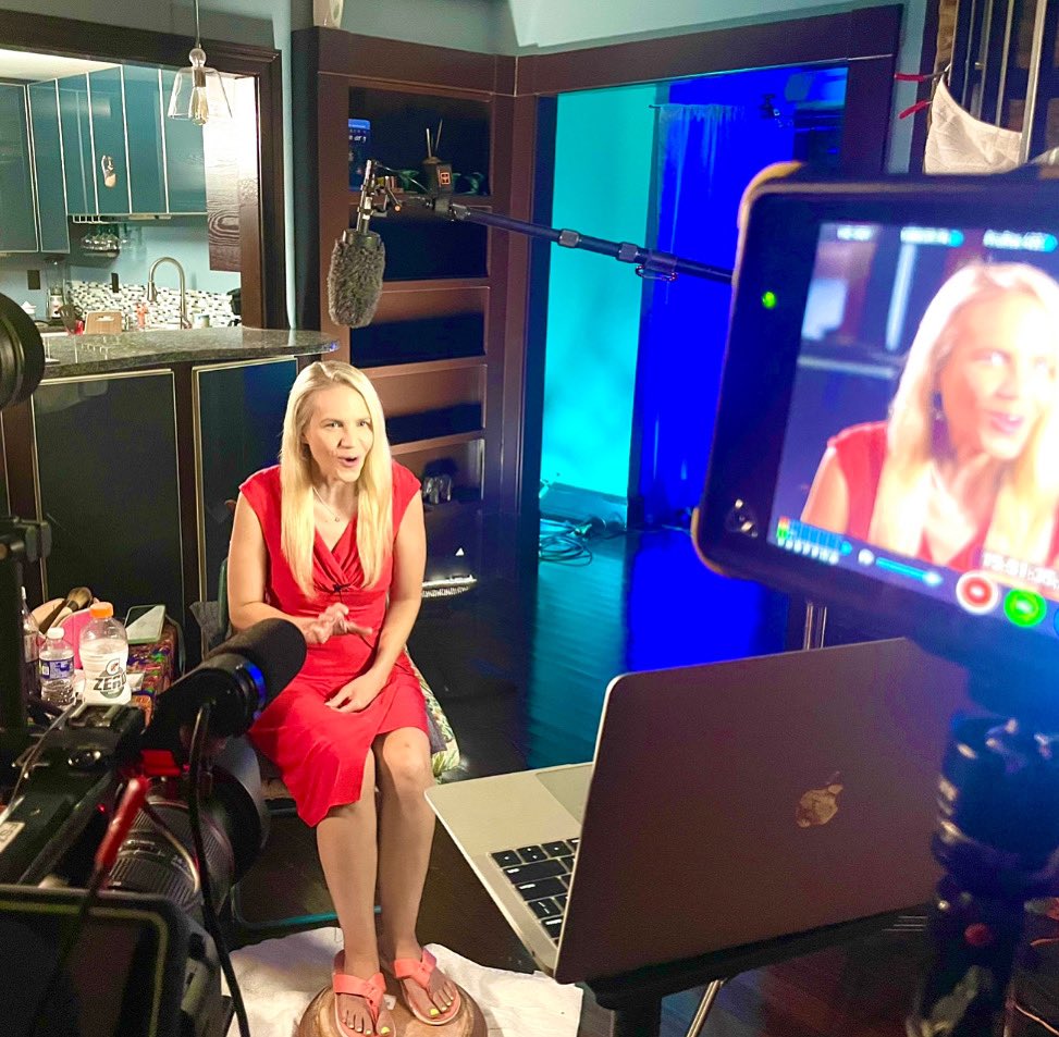 JWatson_Wx's tweet photo. Calling all of my weather geeks! A new episode of ‘Weird Earth’ premieres TONIGHT at 9/8c!! Geek out with me and some of my awesome friends! 🙌💛😊

#weather #wxgeeks #weatherchannel #theweatherchannel https://t.co/IsqkmXiHwi