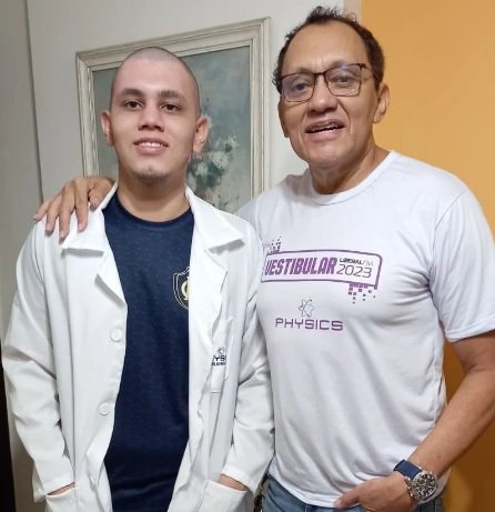 belemtransito's tweet photo. EMOÇÃO 

O radialista Markinho Pinheiro se emocionou ao narra o nome do filho, Marco Antônio Junior, no listão dos aprovados da UEPA, no sábado, 18.

O jovem foi aprovado no curso de enfermagem da instituição. 

Parabéns 👏👏👏 https://t.co/6SS4rTPagc