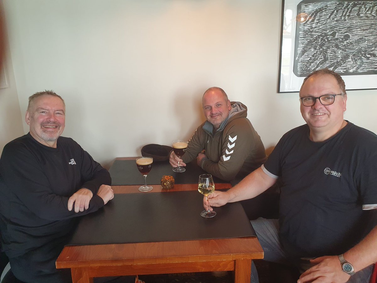 Broer Marc woont in Spanje. We zien elkaar niet vaak. Nu de broers samen op de foto.