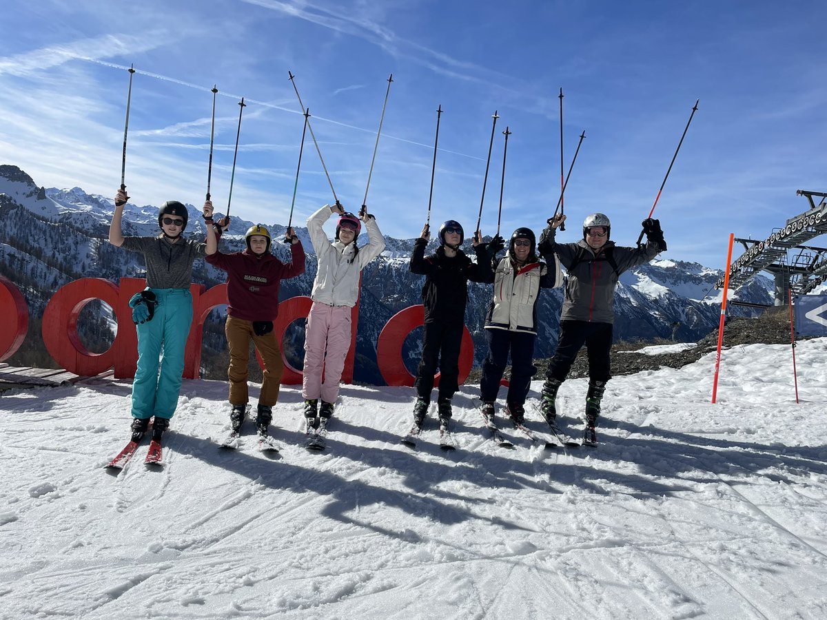 MarpleExplorers's tweet photo. Brilliant weather for our first day of skiing! Lots of tired legs but some awesome skiing on the slopes ⛷️ ☀️ https://t.co/5LxnJcBdaF