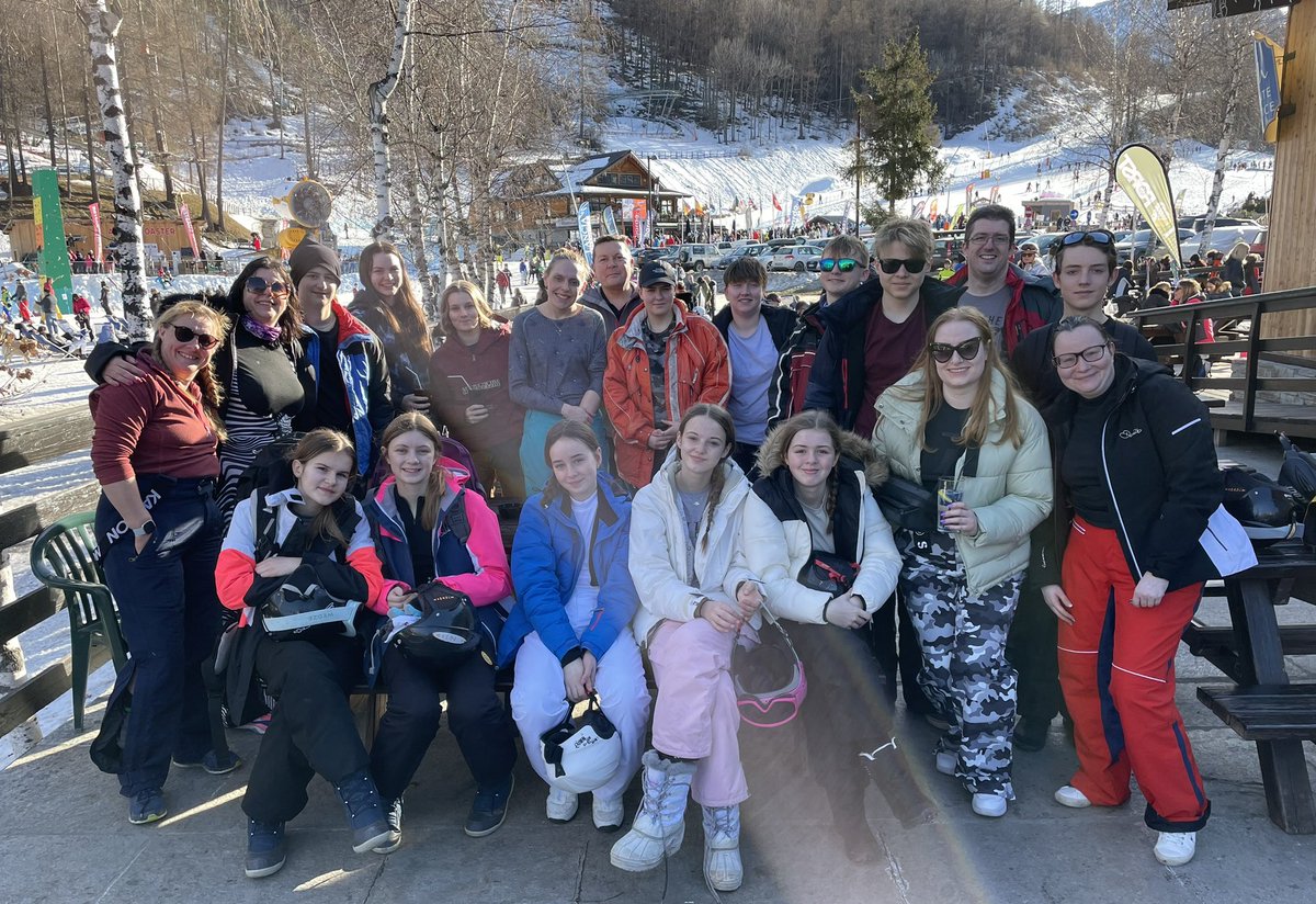 MarpleExplorers's tweet photo. Brilliant weather for our first day of skiing! Lots of tired legs but some awesome skiing on the slopes ⛷️ ☀️ https://t.co/5LxnJcBdaF