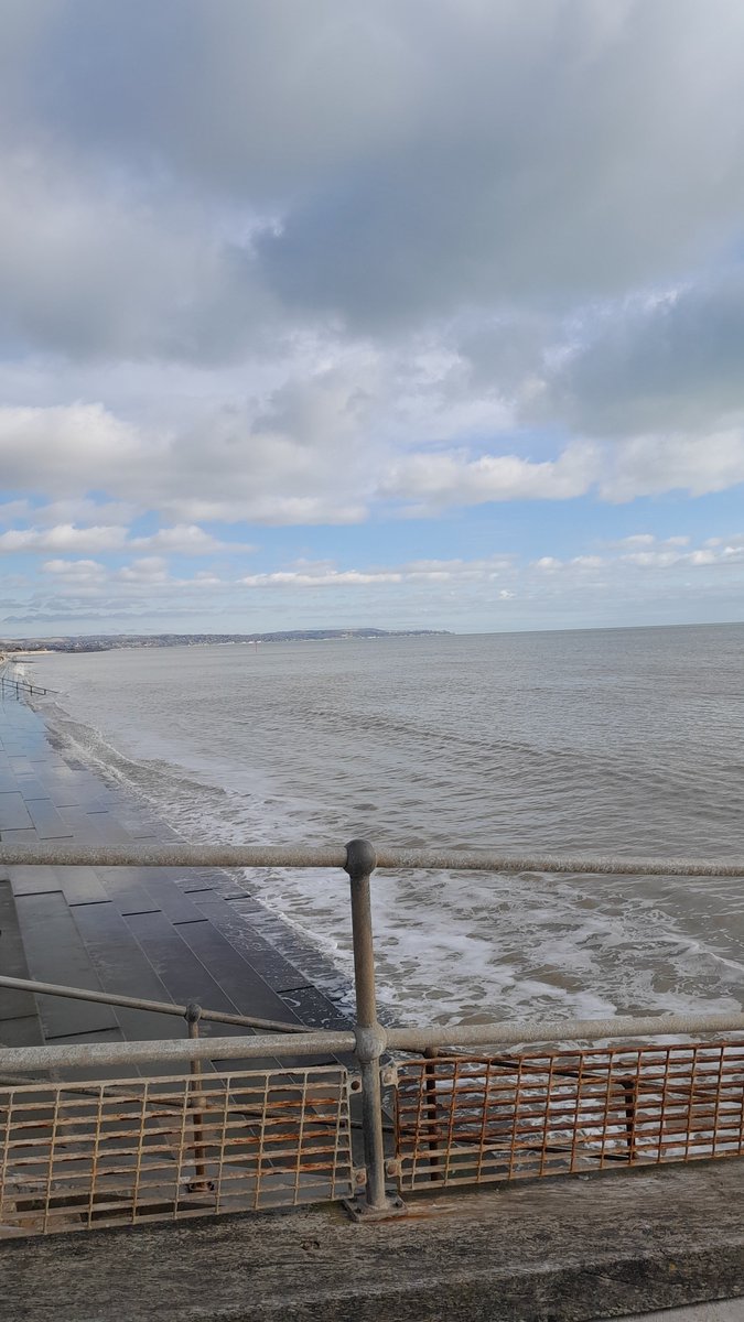 gillfox19's tweet image. Been down to Dymchurch this morning to cheer on my husband as he took part in the Dymchurch 10k. Beautiful morning for it #running #springisonitsway #tidesin