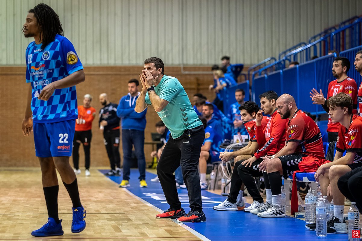 #DHPlataMasc #Balonmano #Asturias #Oviedo
.
<a href="/bbaseoviedo/">Confía Base Oviedo</a> vs <a href="/atleticonovas/">Valinox Novás</a>
.
1/6