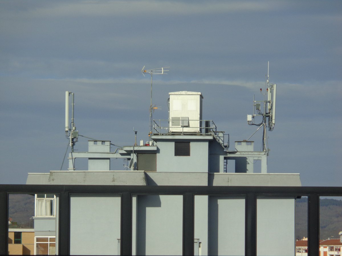 joaocond78's tweet photo. Interesting to see that @MEOpt starting the 3G shutdown in the City of Bragança.
- 3G shutdown inside the city sites
- L21 increased from 15 MHz (525) to 20 MHz (500)
- L9 is now available with 5 MHz (3749)
- 2G+4G config
#Portugal #bragança #MEOpt #huawei #4G #2G #3Gshutdown https://t.co/xAHfhfj09v