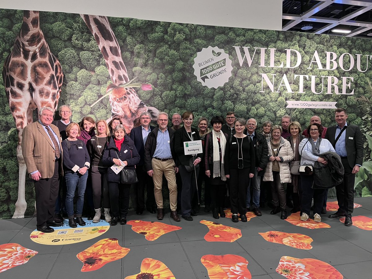 WESTWINDeV's tweet photo. Gelungene Premiere: der erste Windwind-Rundgang bei der Internationalen Grünen Woche am 25. Januar. Rund 25 Mitglieder erlebten rund 3 Stunden Einblicke in moderne Agrartechnik, Lebensmittelherstellung, Tierzucht, Waldsituation, und als Highlight die NRW-Halle mit Empfang. https://t.co/HFXcwlua8H