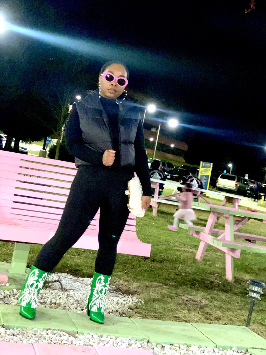 _TinyAllure's tweet photo. homEKoming owes me nothing! 💕💚 that girl Tiny! https://t.co/Oa11L9q6Ga