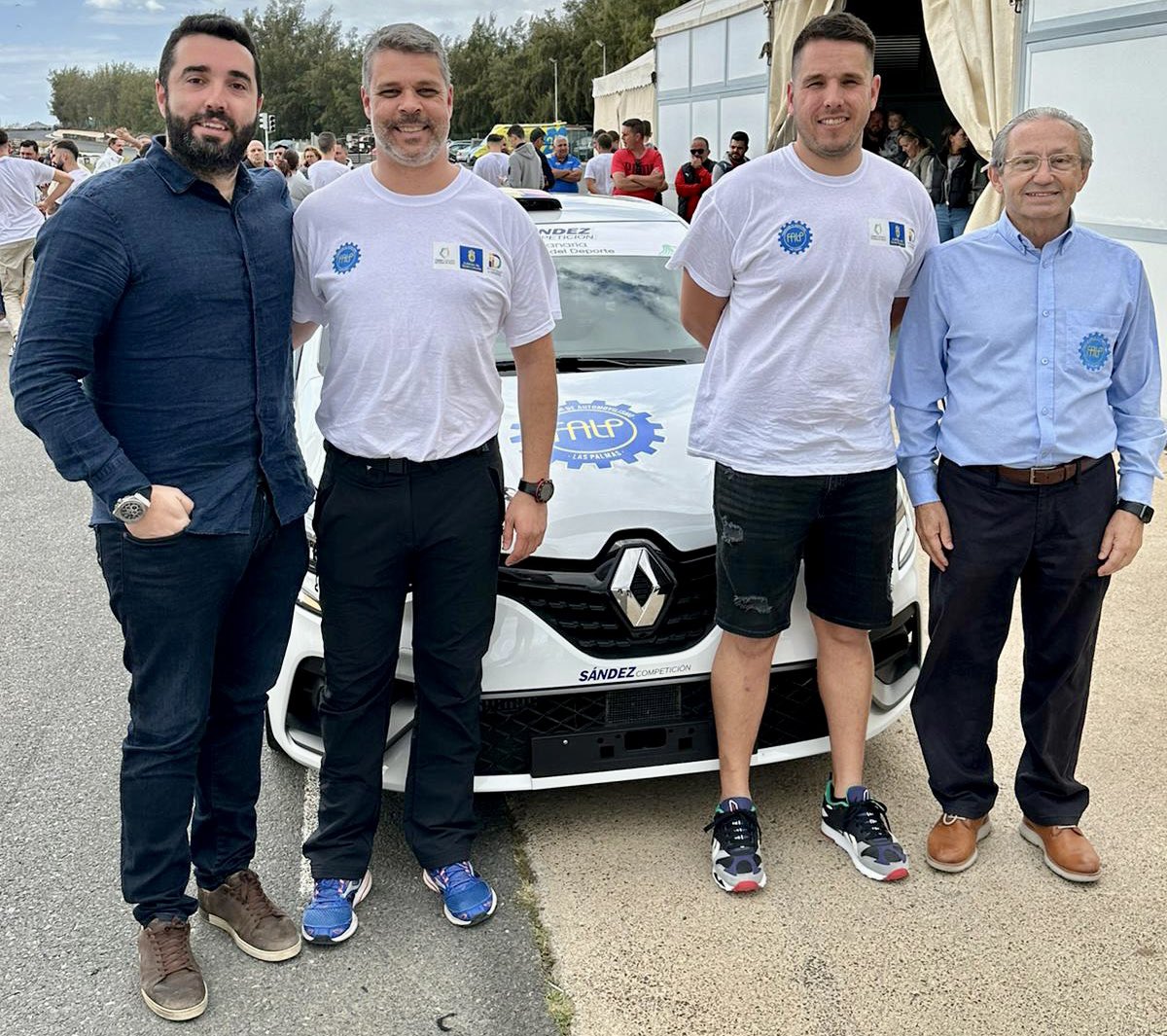 ¡Del #ClioTrophyCanarias al #ClioTrophySpain! 🤟

Alejandro Martín y Daniel Rosario dan el salto a los tramos de Península como ganadores del Volante <a href="/oficial_falp/">FALP</a>.

Oportunidad inmejorable, después de haber hecho pleno en 🇮🇨 debutando con el Clio Rally5.

🙌 ¡Enhorabuena!