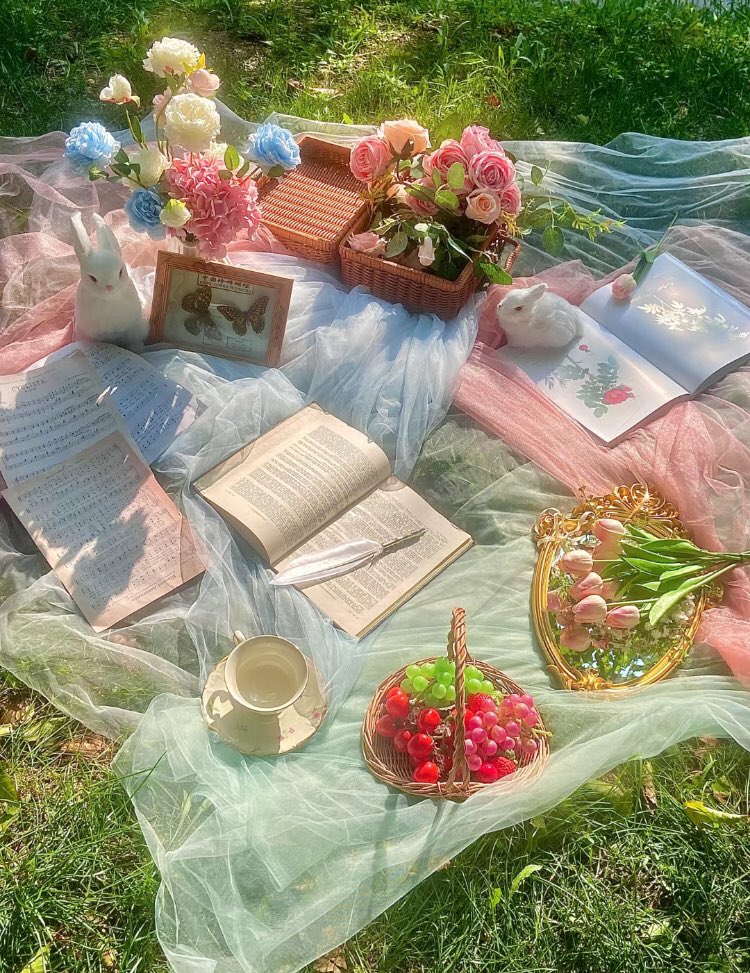 piinkibun's tweet photo. dreamy picnic https://t.co/luDwQ51XOp
