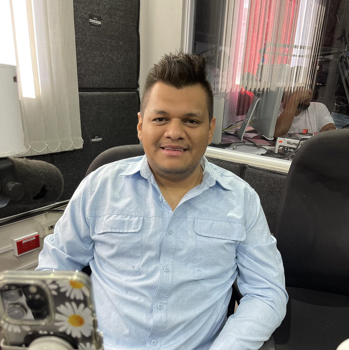 ⚽✨ La Kings League está en <a href="/1077Fuego/">107.7 Fuego GMV</a> 🇸🇻 🤩💥

Iniciamos la transmisión del #CurubitoRadio 📻Todas las acciones de la jornada 7 en vivo por <a href="/1077Fuego/">107.7 Fuego GMV</a> 🔥

<a href="/CurubitoTv/">El Curubito</a> 

EN VIVO 🔵⬇️ 
facebook.com/MegavisionGMV/…