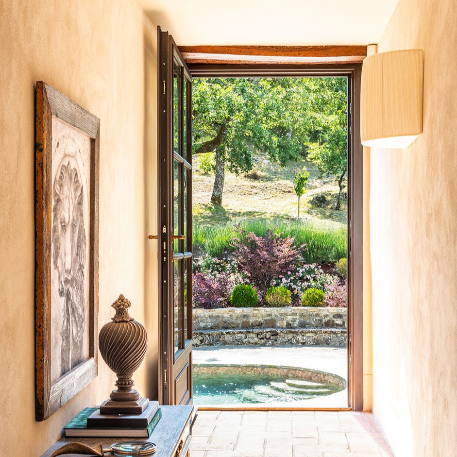 RentalEscapes's tweet photo. Who wants to spend their Sunday in the shades of the pergola in Italy?
.
.
.
#rentalescapes #travel #luxuryvilla #luxurytravel #luxuryhomes #luxuryrealestate #luxurylifestyle #beautifuldestinations #luxuryliving #luxuryworldtraveler #holidayrental #italy #chianti https://t.co/ROfIsN4Fx0