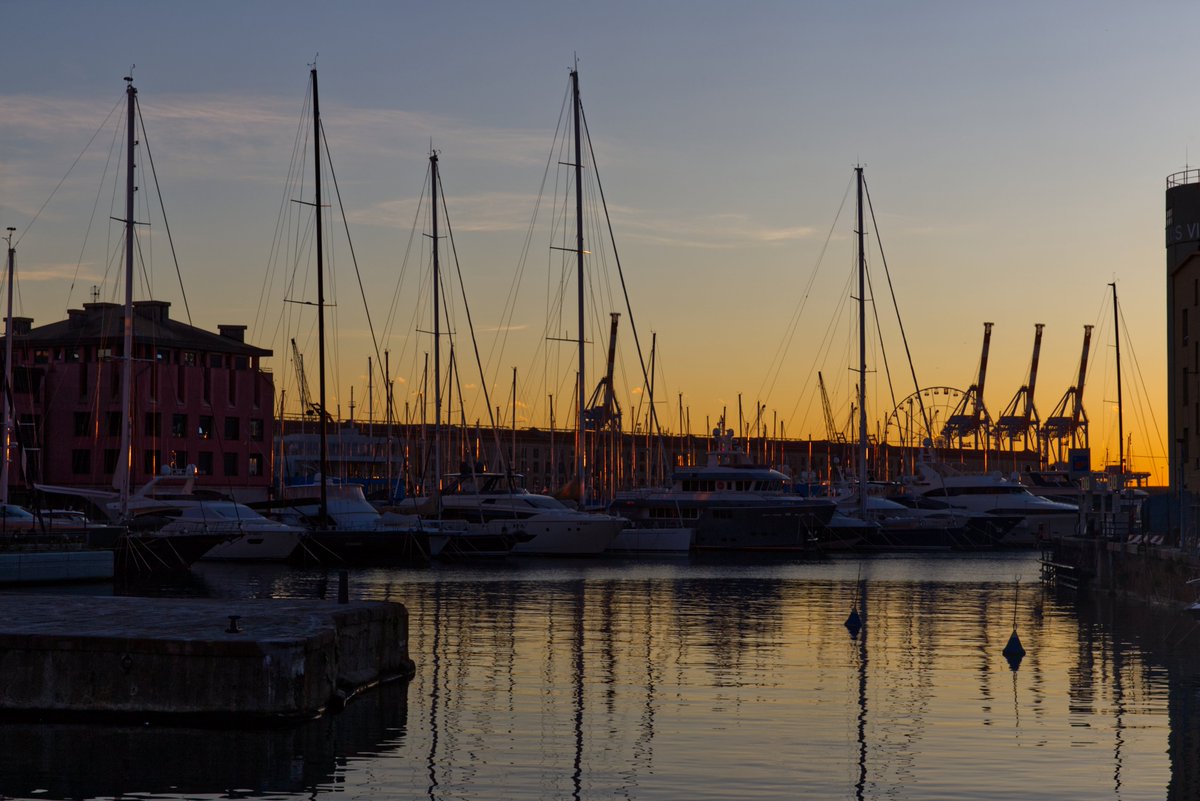 Run_fly_Smile's tweet photo. Evening lights... ๐
City of Genova
Italia ๐ฎ๐น
#Italy #Genova #evening #Travel #sunset #yahts https://t.co/umd6BGRGM9