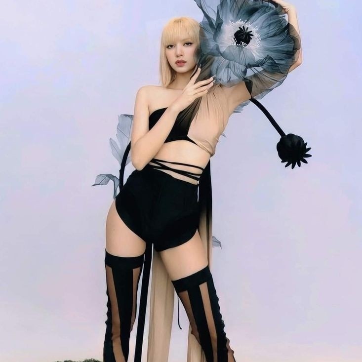 enalorxia's tweet photo. hmm opium poppy? https://t.co/gutFgv5pDX