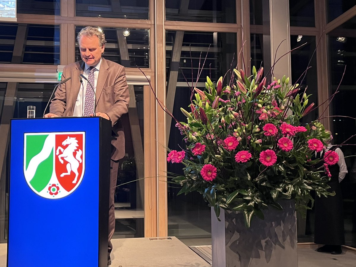 WESTWINDeV's tweet photo. Nach 3 Jahren endlich wieder ein WESTWIND-Neujahrsempfang in der “Botschaft des Westens”. Festredner war Prof. Dr. Günter Krings MdB, Vors. der Landesgruppe NRW der CDU/CSU Bundestagsfraktion. Er setze gute Impulse und sieht NRW als ein besonderes Land voller Energie und Ideen. https://t.co/LnMJpRuQsa