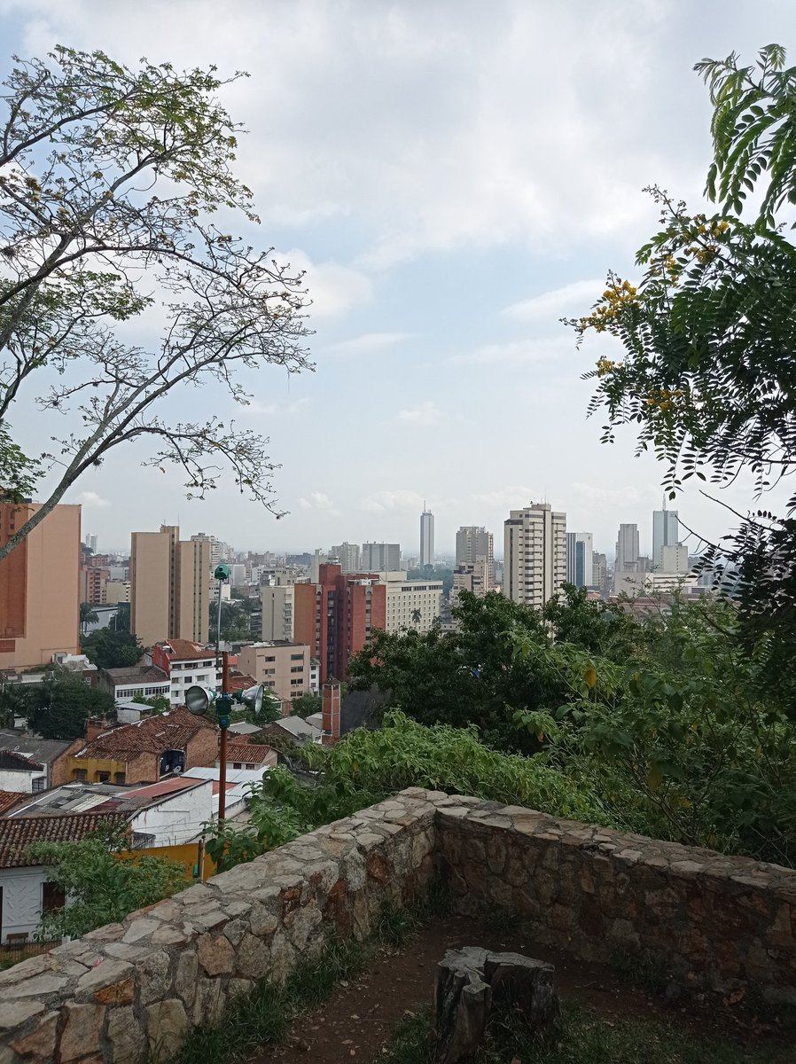 CdeVerdad's tweet photo. Merodear San Antonio un domingo a las 8 de la mañana es ser una sombra sin silueta, sin nadie que la defina, imposible reconocerla... 

Puedo existir por sus calles hasta perderme por debajo de sus piedras, porque hoy no soy un hombre... Soy el olvido. 

#FelizDomingo https://t.co/1s27EZj0HT