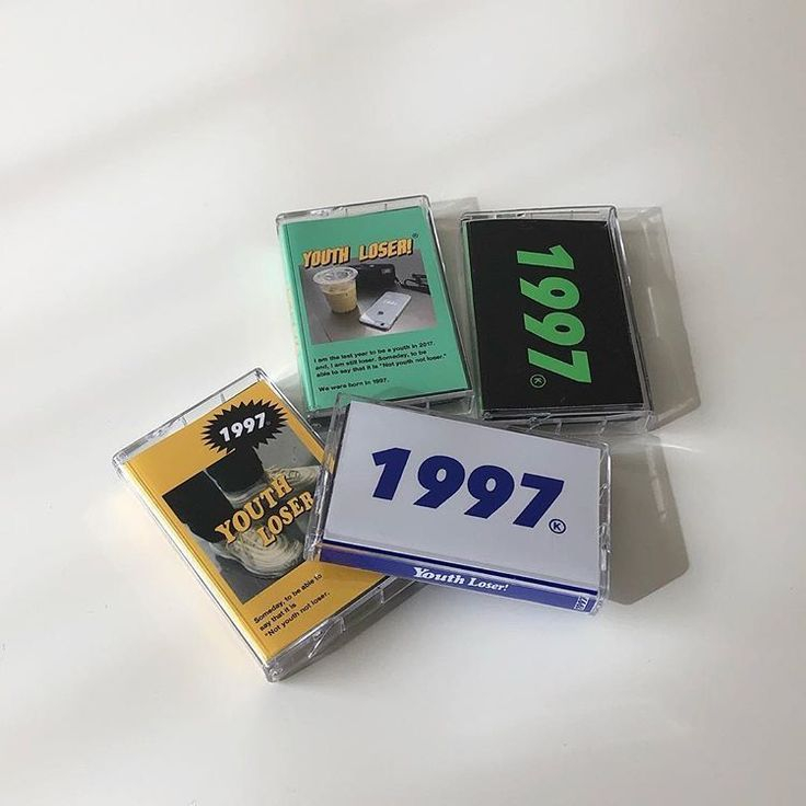 Alcoool1's tweet photo. Tu es né.e dans les années 90 si tu sais reconnaître ces objets... 👽 

Alors ? 

#grazienonna #90skid https://t.co/RHmGe8MVzR