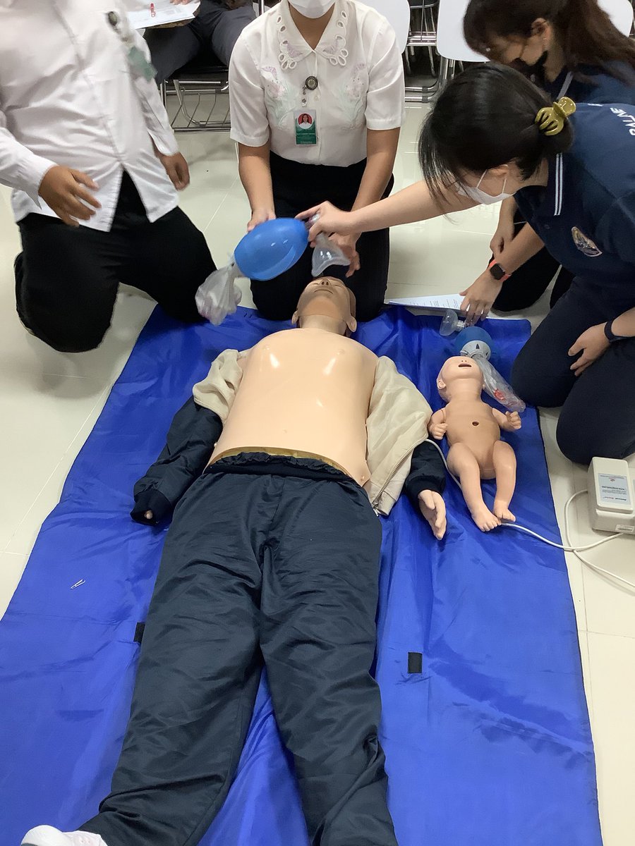 don’t know what i should post in this studyacc, karena lagi masa liburan 🤣 tapi ini kemaren waktu pelatihan bantuan hidup dasar di kampus dari residen anestesii 🚑